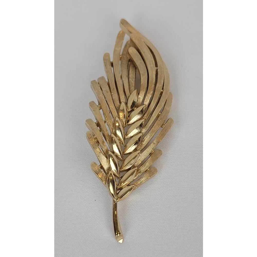 Crown Trifari Brushed Gold Tone Wheat Flower Leaf Vintage Brooch Signed
